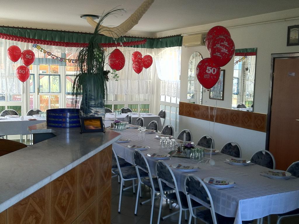 Golf Etterem Es Panzio Hotel Kaposvar Luaran gambar