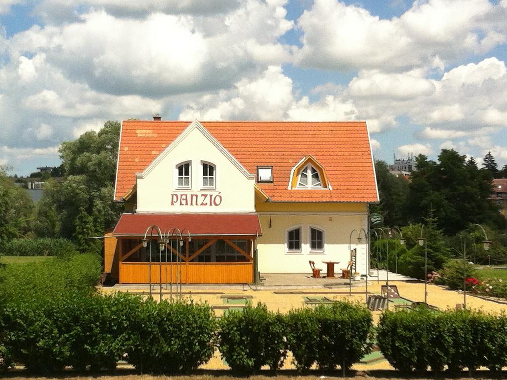 Golf Etterem Es Panzio Hotel Kaposvar Luaran gambar