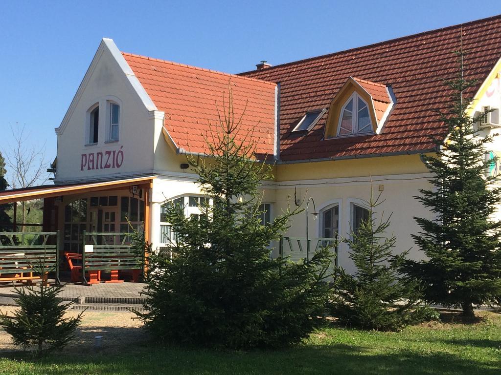 Golf Etterem Es Panzio Hotel Kaposvar Luaran gambar