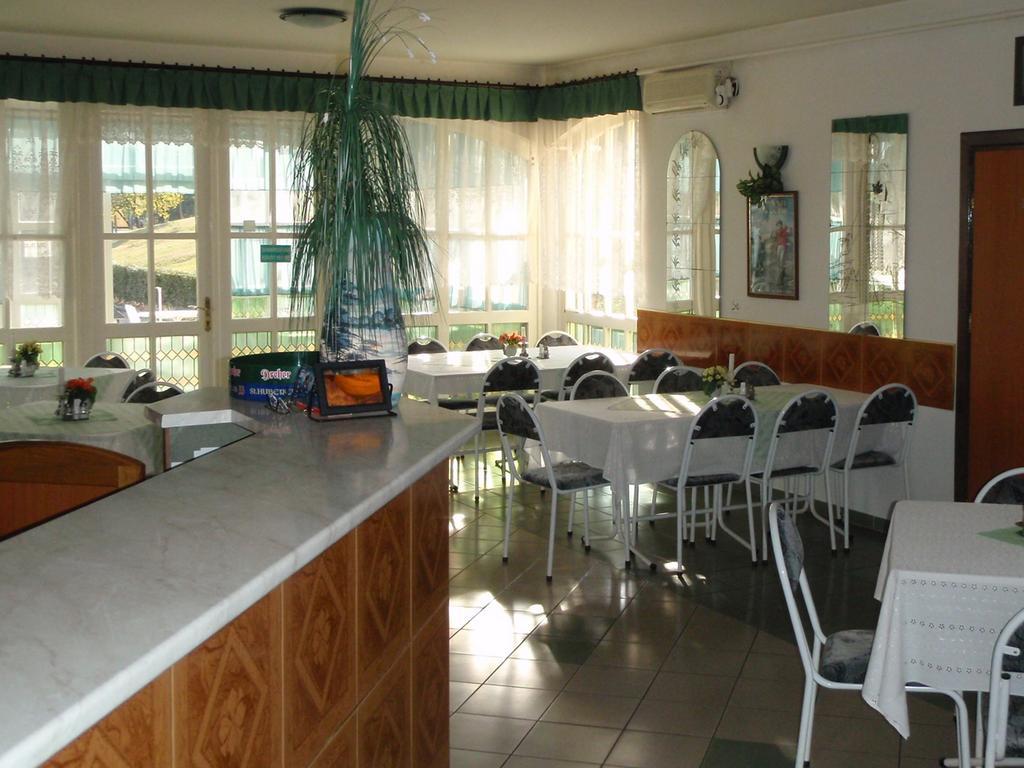 Golf Etterem Es Panzio Hotel Kaposvar Luaran gambar